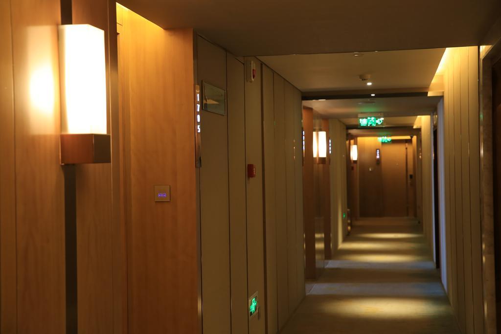 Hotel Ramada Yiyang Taojiang Extérieur photo