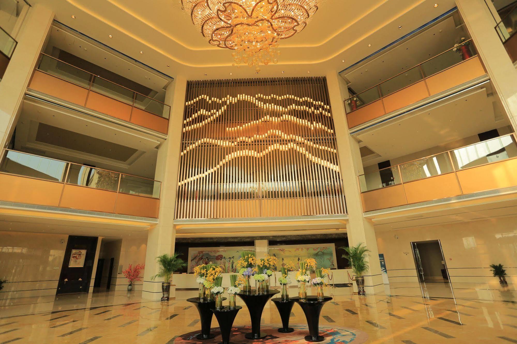 Hotel Ramada Yiyang Taojiang Extérieur photo