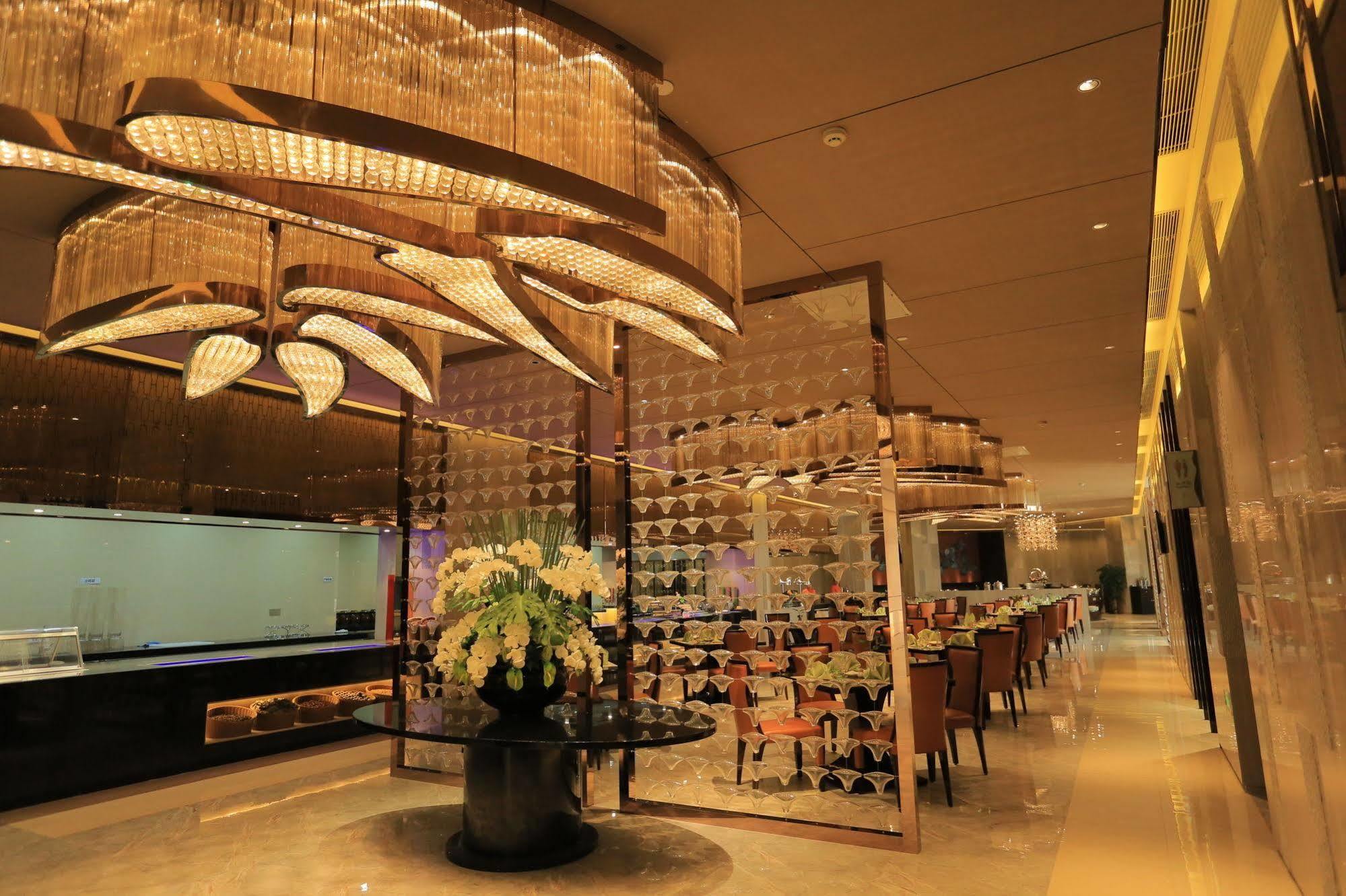 Hotel Ramada Yiyang Taojiang Extérieur photo