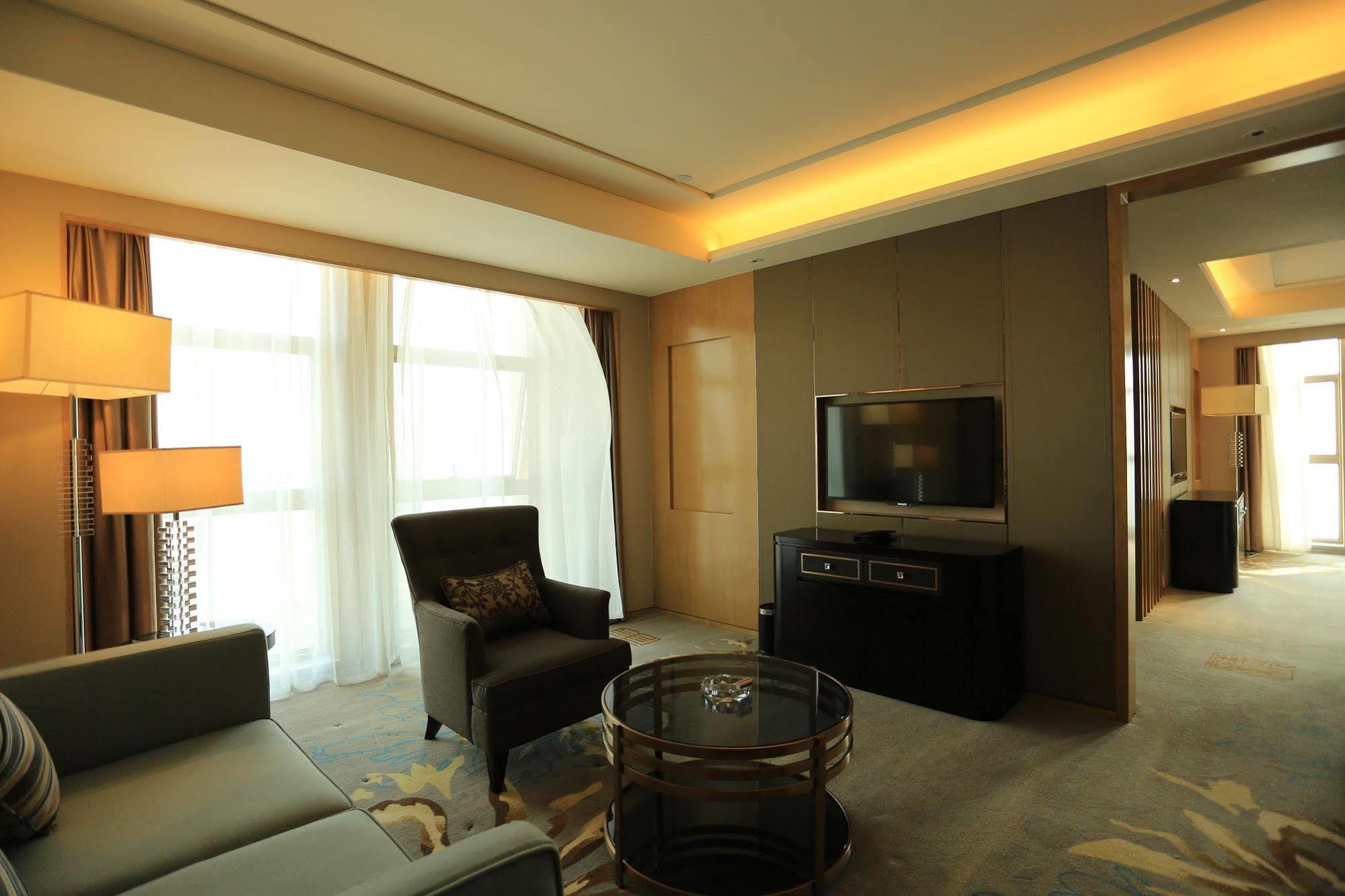 Hotel Ramada Yiyang Taojiang Extérieur photo