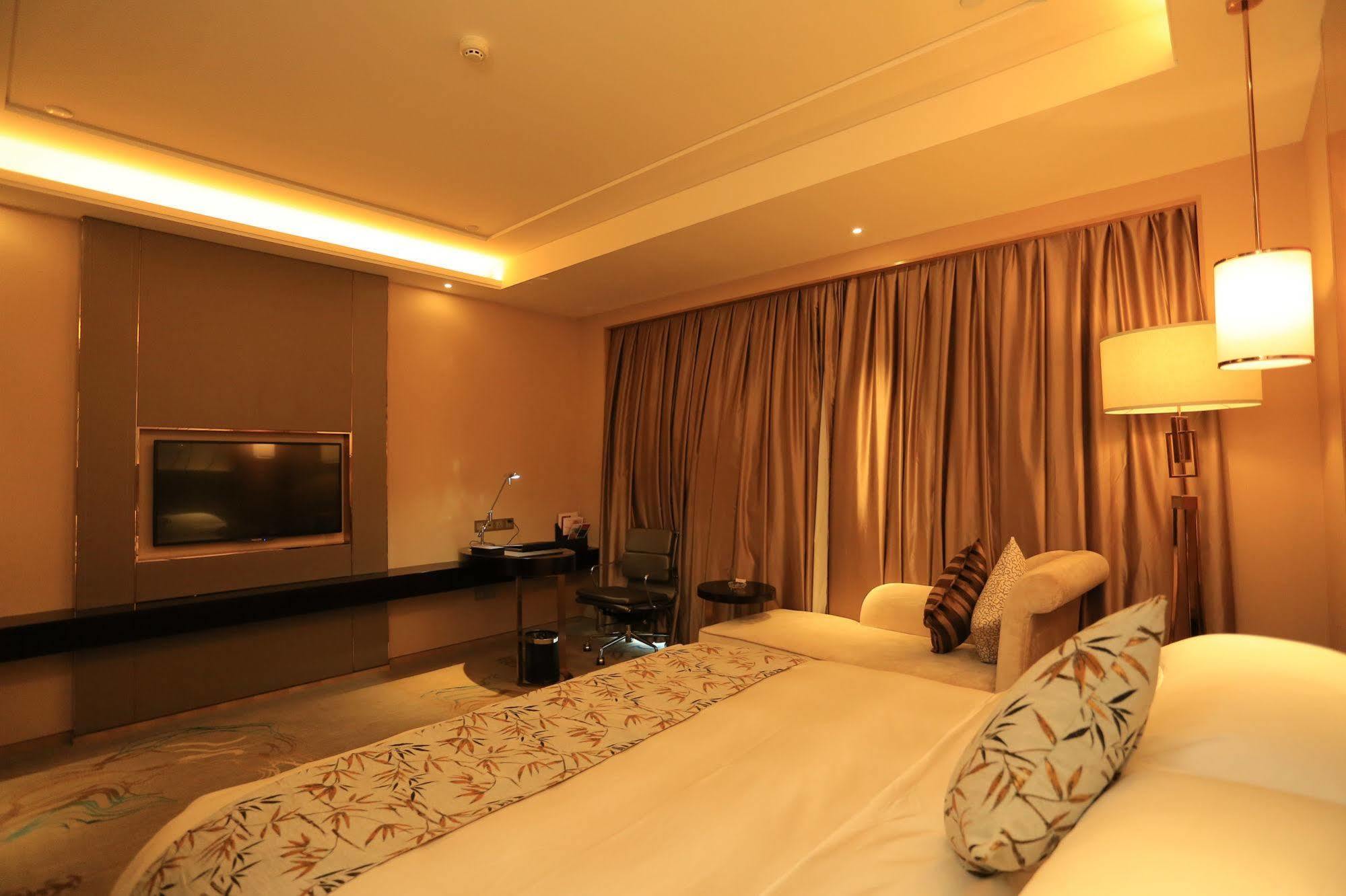 Hotel Ramada Yiyang Taojiang Extérieur photo